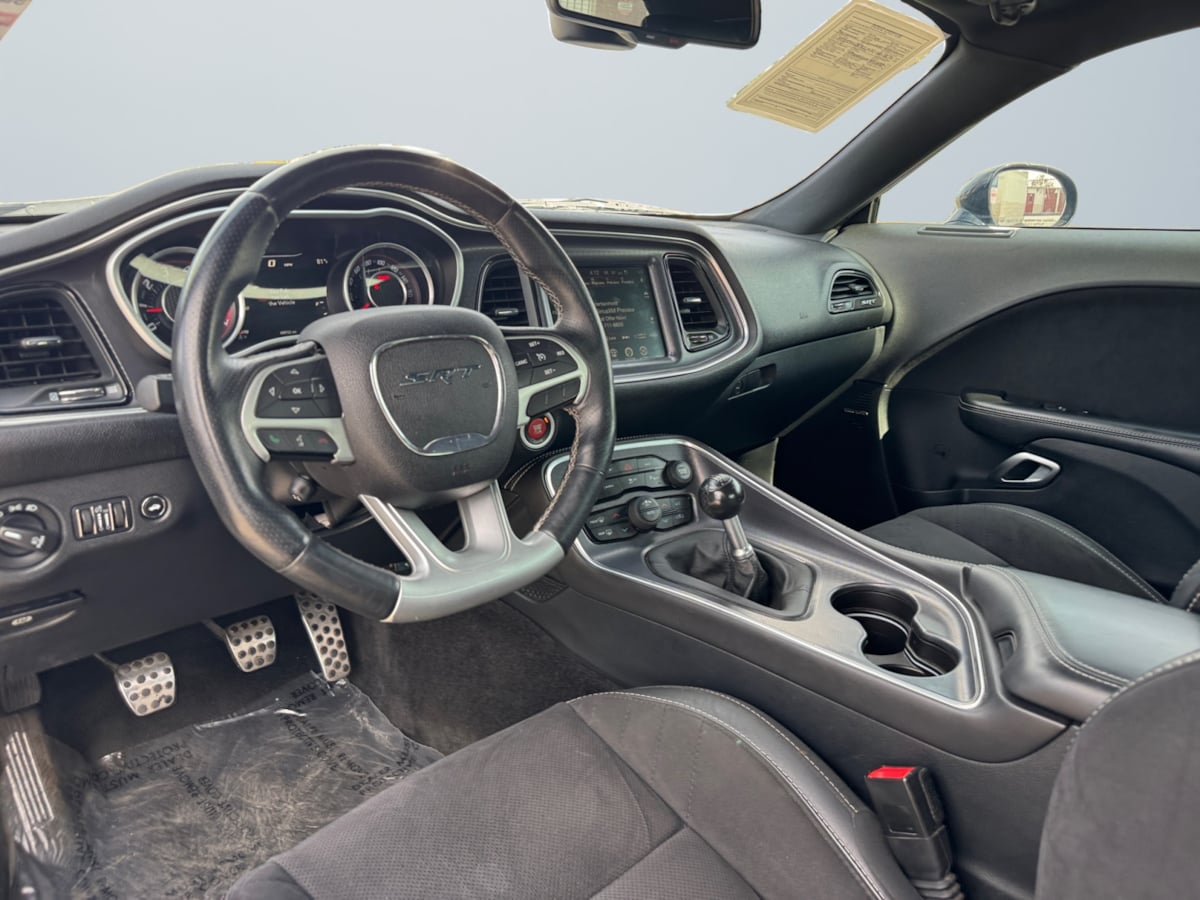 2016 Dodge Challenger SRT - Photo 10