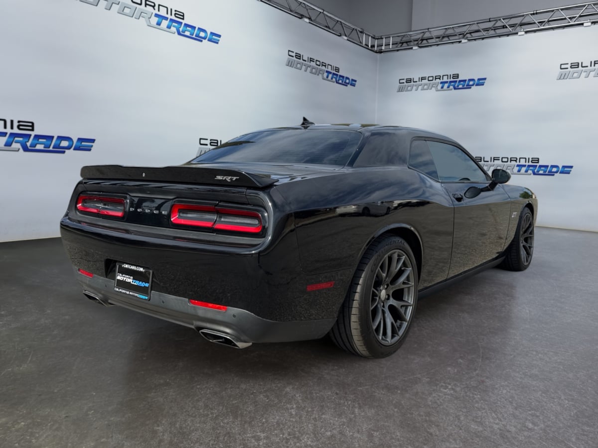 2016 Dodge Challenger SRT - Photo 5