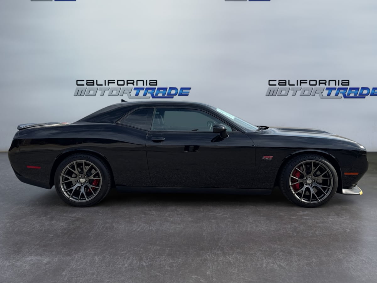 2016 Dodge Challenger SRT - Photo 4