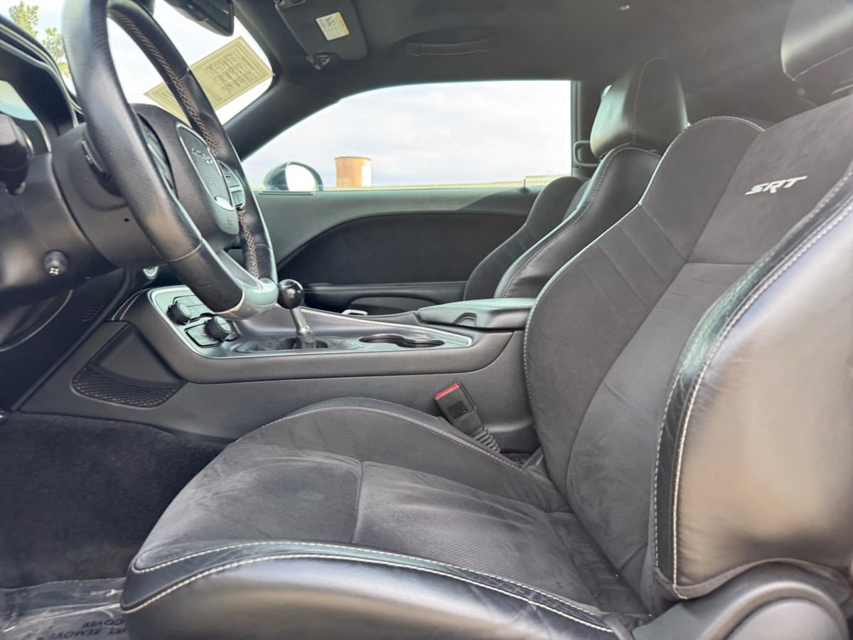 2016 Dodge Challenger SRT - Photo 16