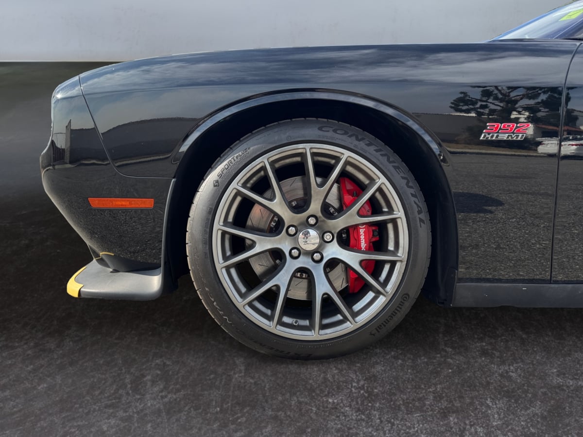 2016 Dodge Challenger SRT - Photo 9