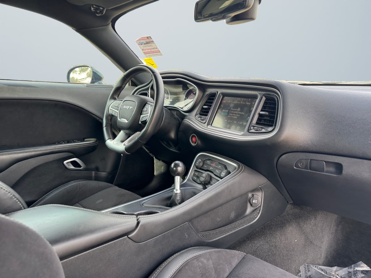 2016 Dodge Challenger SRT - Photo 14
