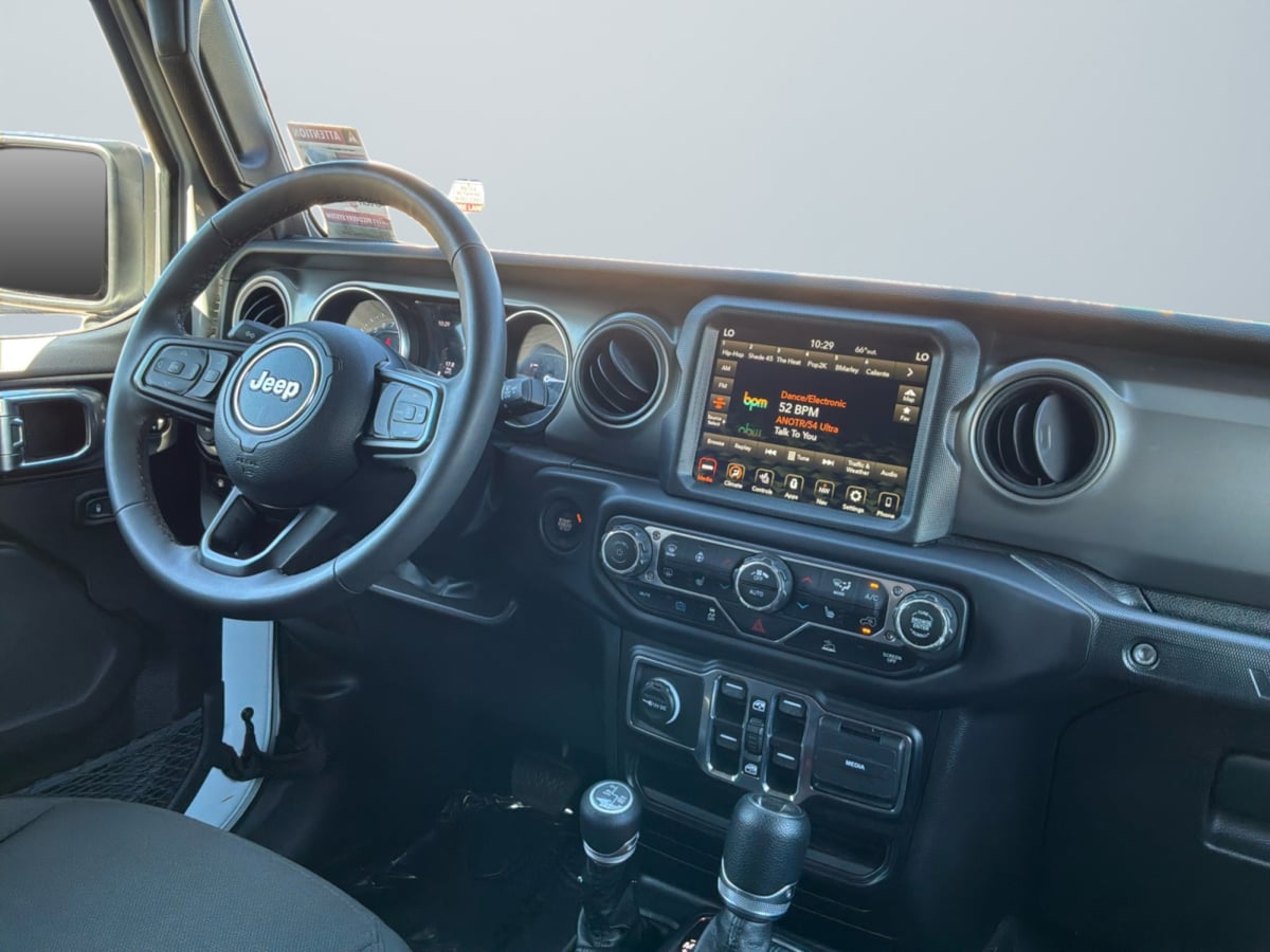 Jeep Wrangler photo 14