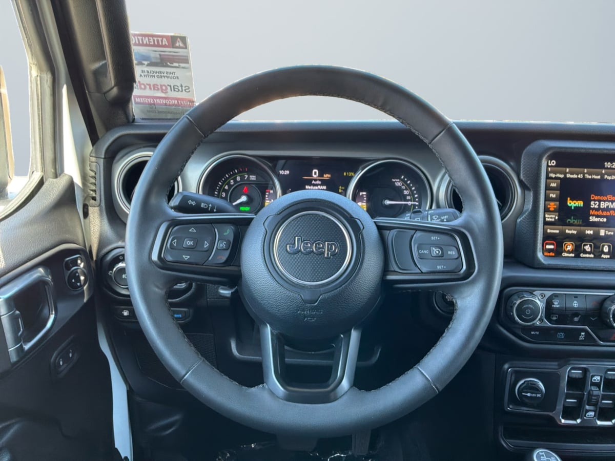 Jeep Wrangler photo 11