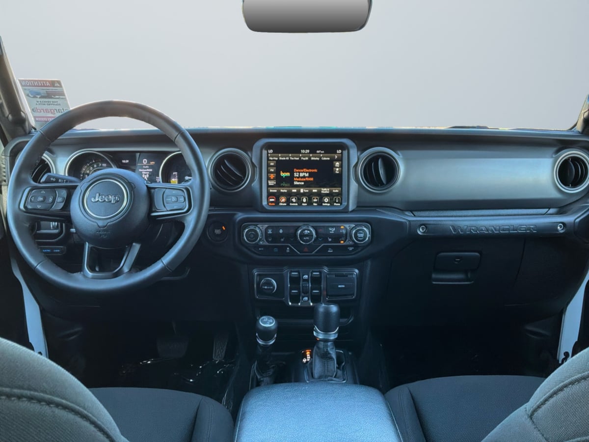 Jeep Wrangler photo 10