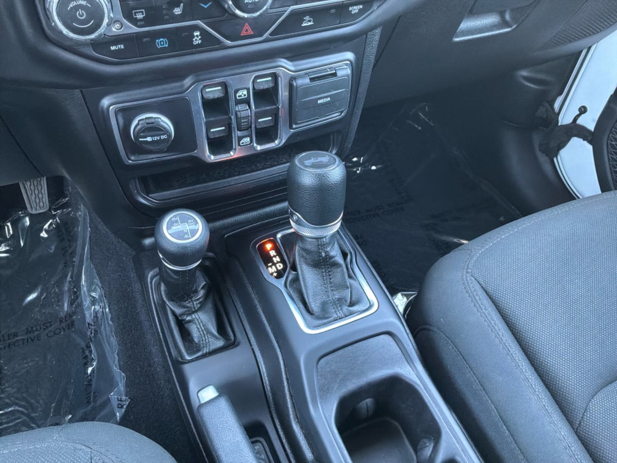 Jeep Wrangler photo 16