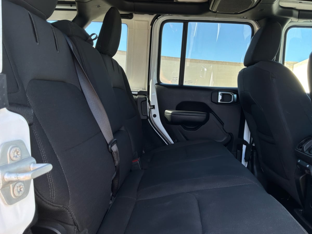 Jeep Wrangler photo 20