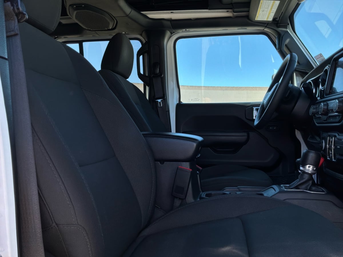 Jeep Wrangler photo 21