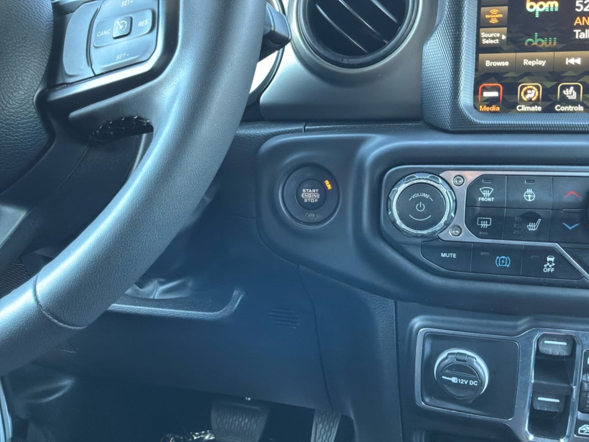 Jeep Wrangler photo 17