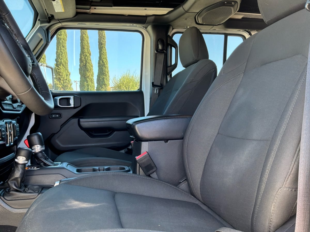 Jeep Wrangler photo 18