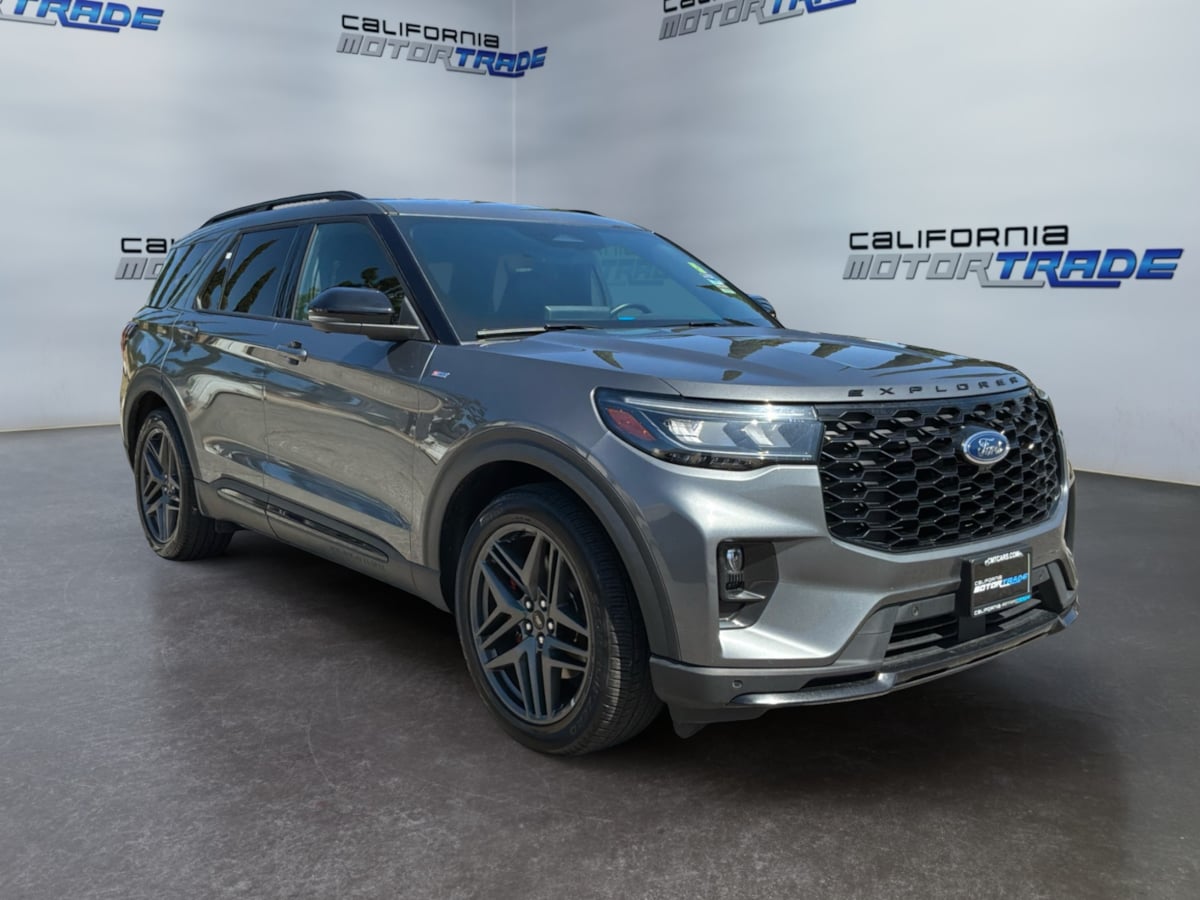 Ford Explorer photo 3