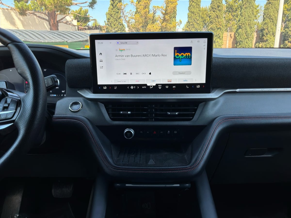 Ford Explorer photo 15