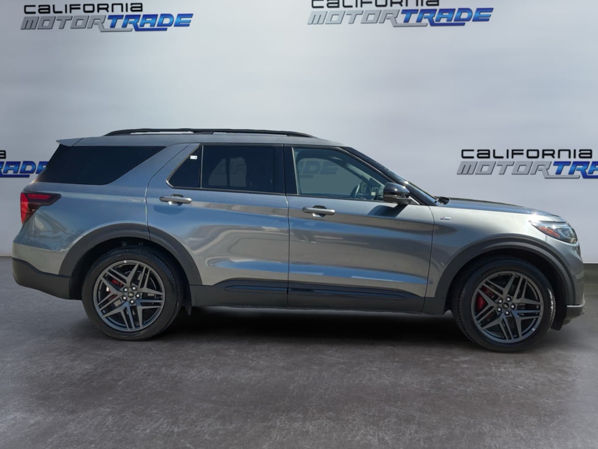 Ford Explorer photo 4