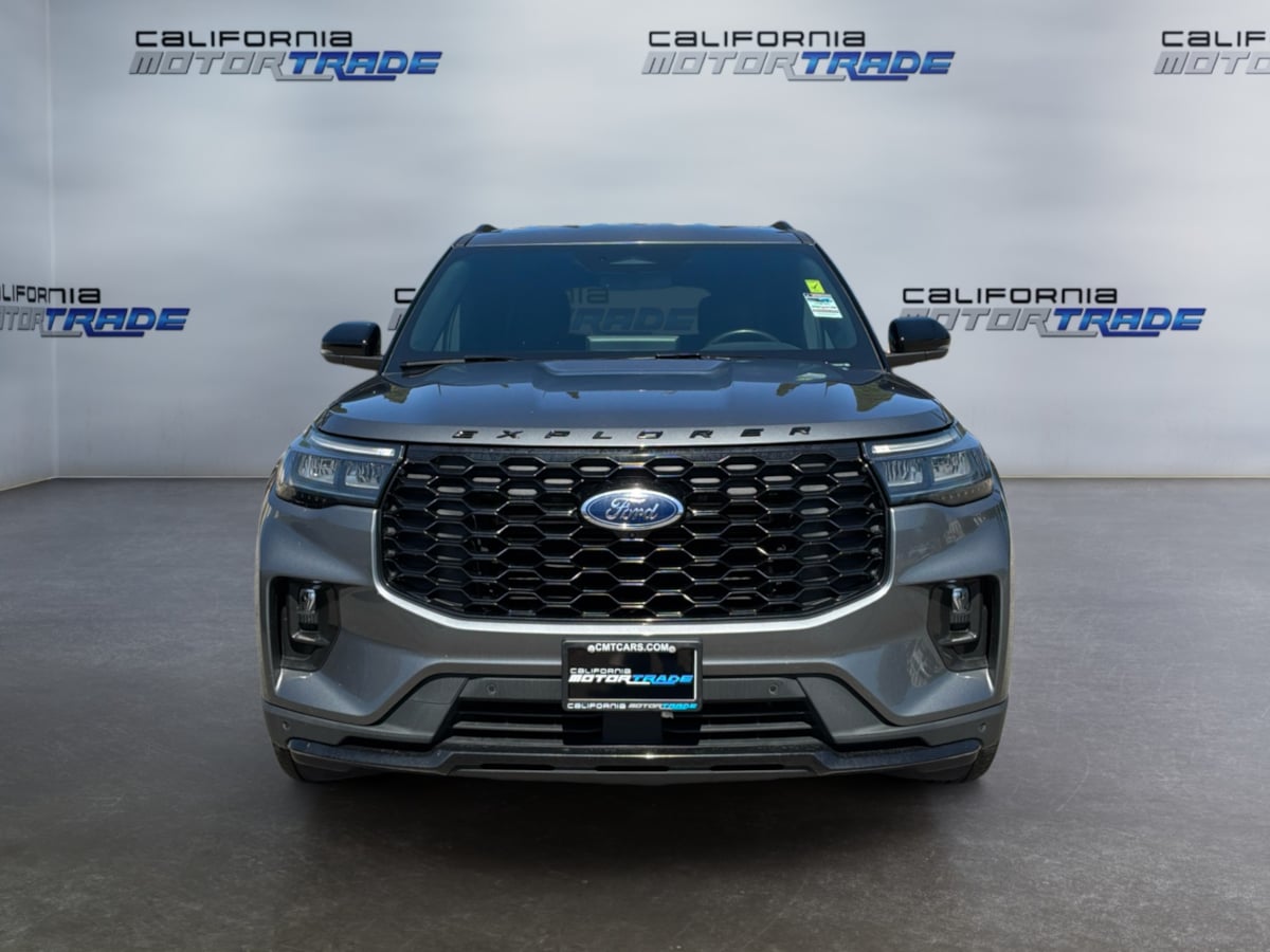 Ford Explorer photo 2