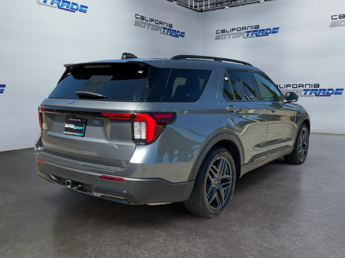 Ford Explorer photo 5