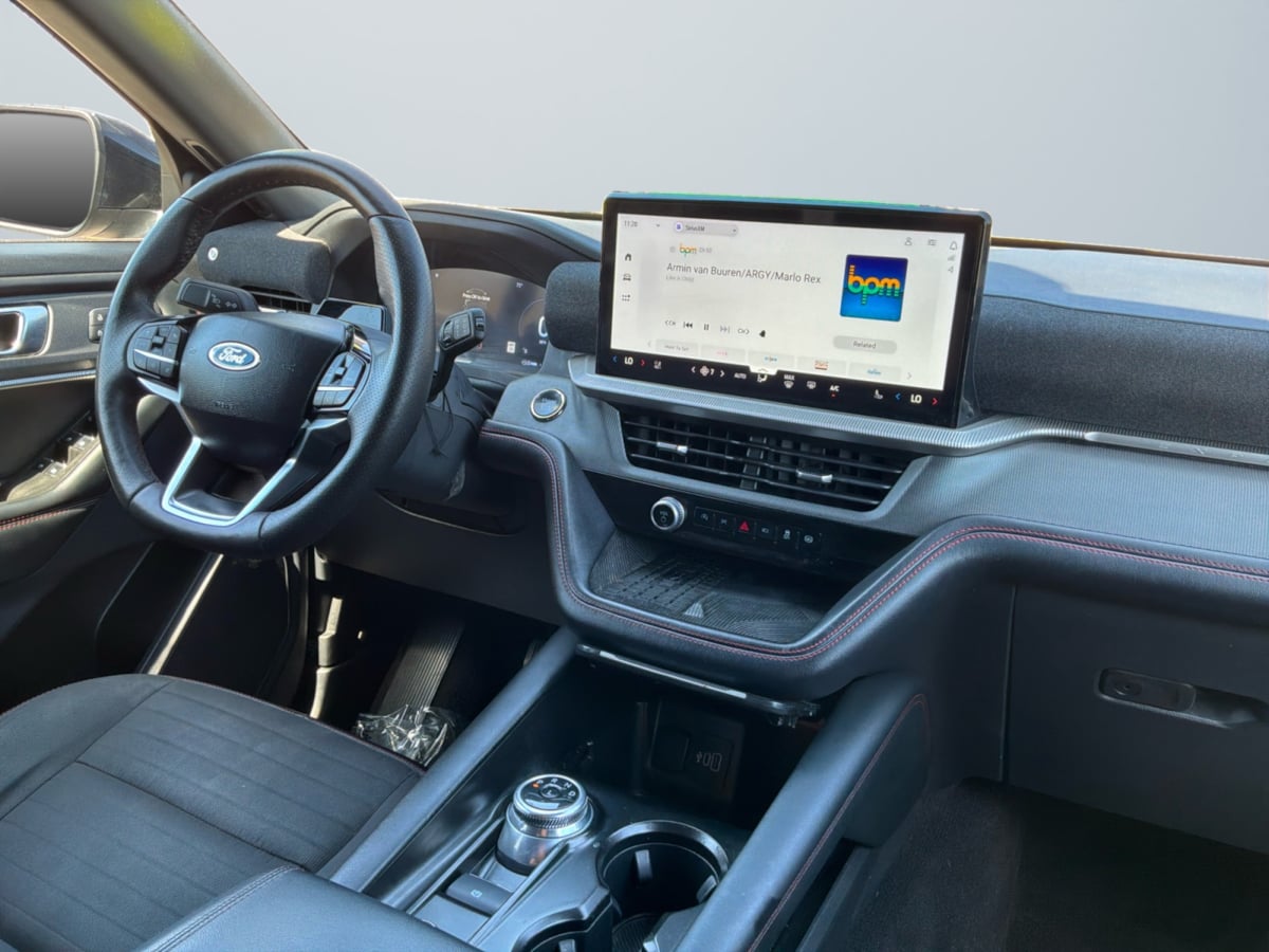 Ford Explorer photo 14