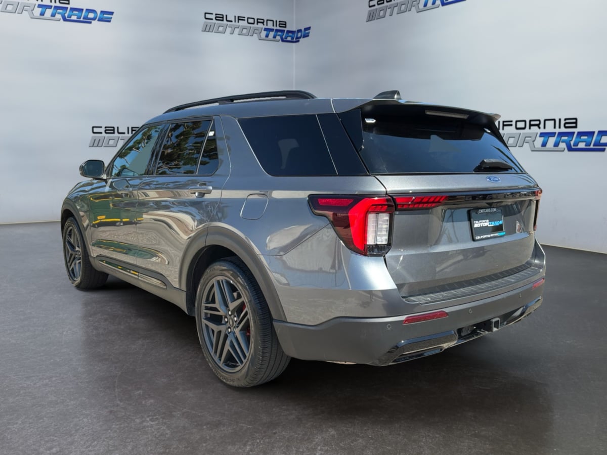 Ford Explorer photo 7