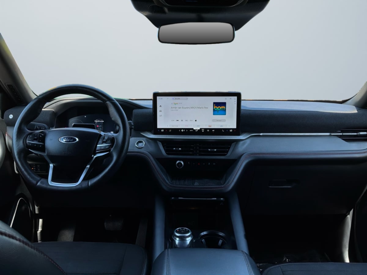 Ford Explorer photo 10