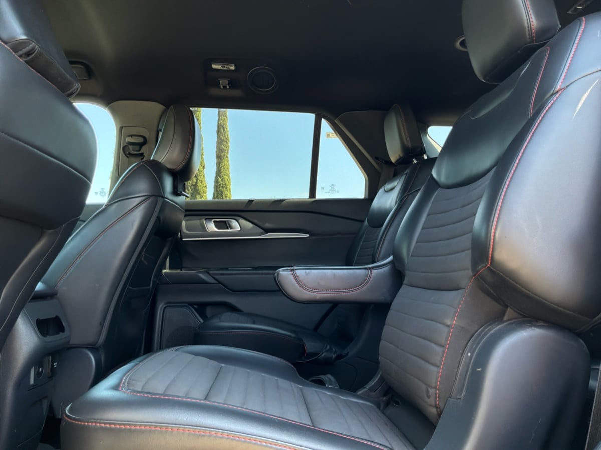 Ford Explorer photo 19