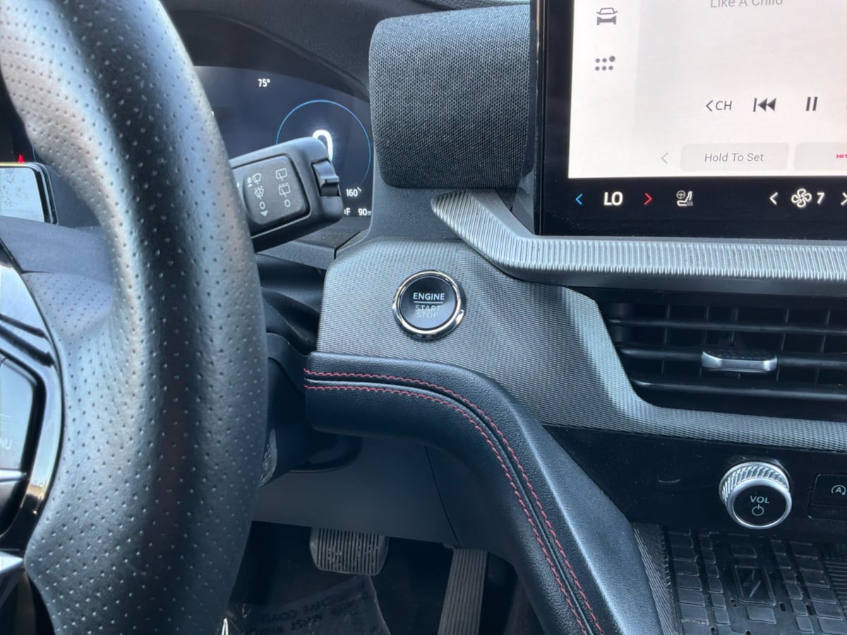 Ford Explorer photo 17