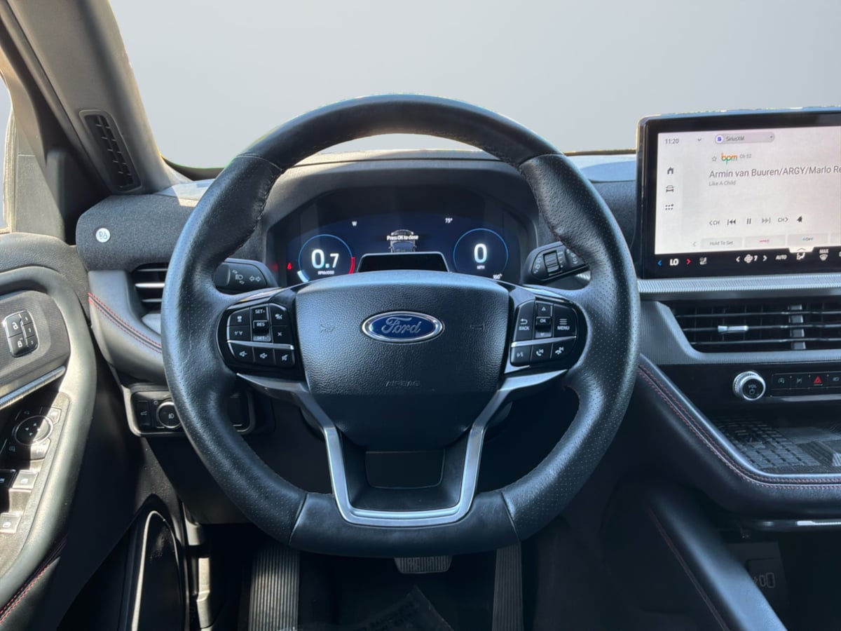 Ford Explorer photo 11