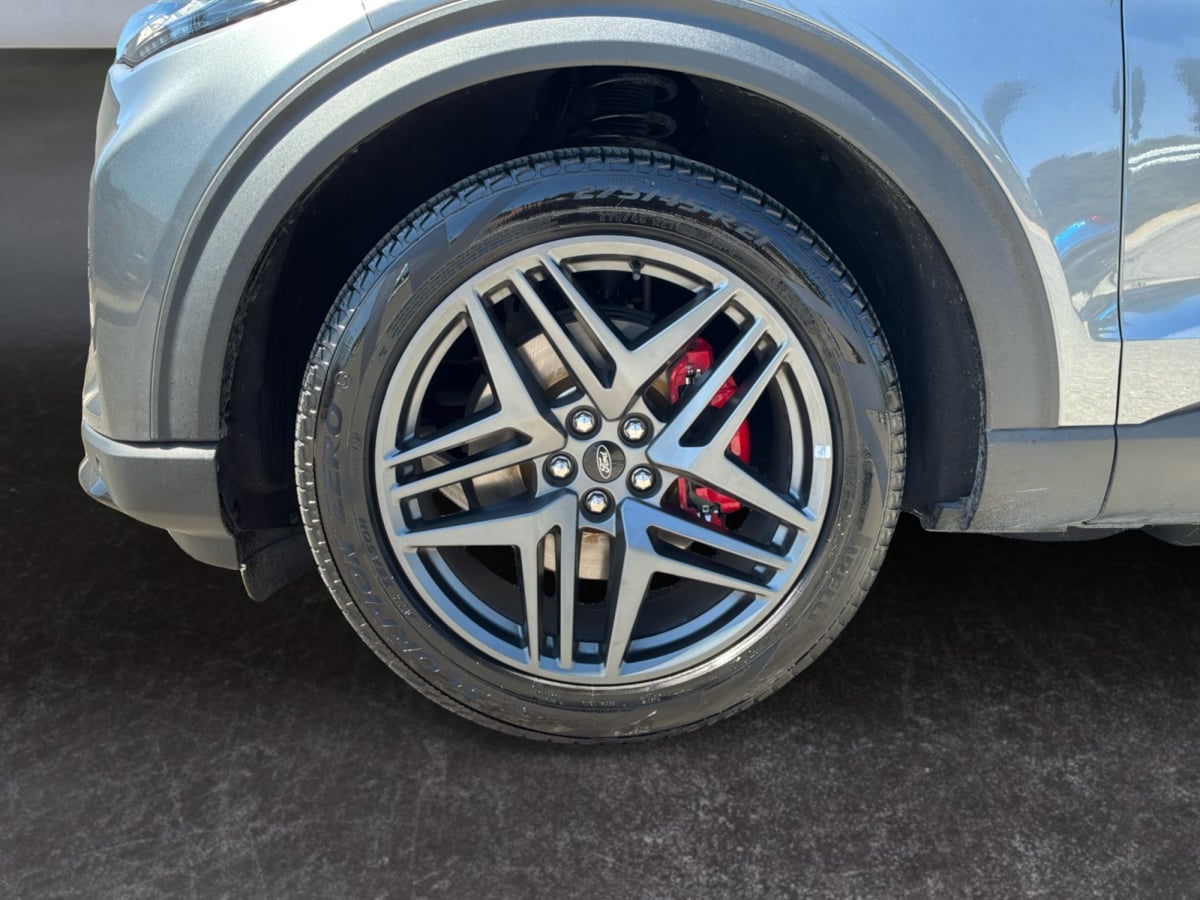 Ford Explorer photo 9