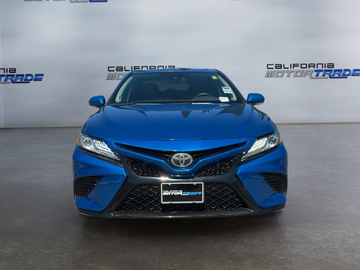 Toyota Camry photo 2