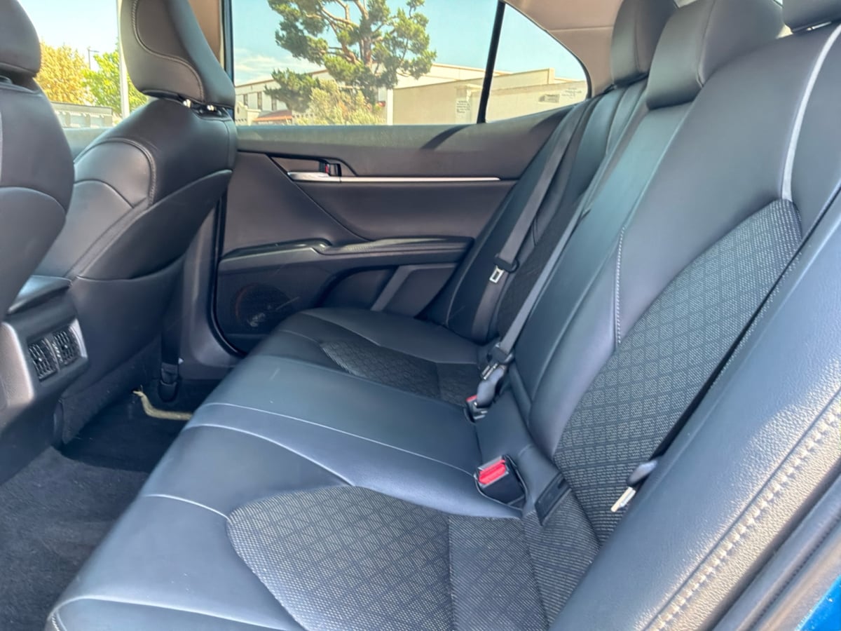 Toyota Camry photo 19