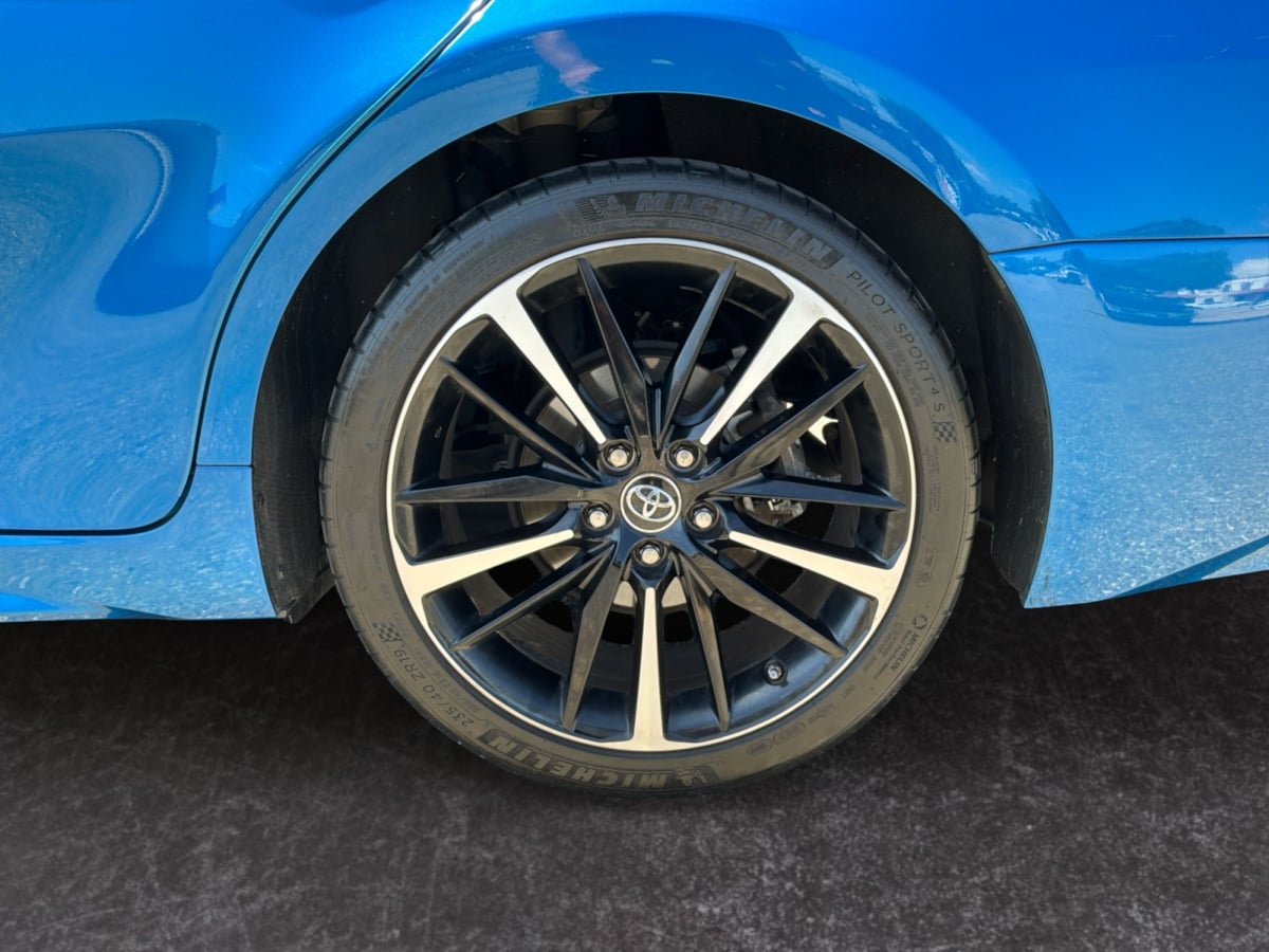 Toyota Camry photo 9