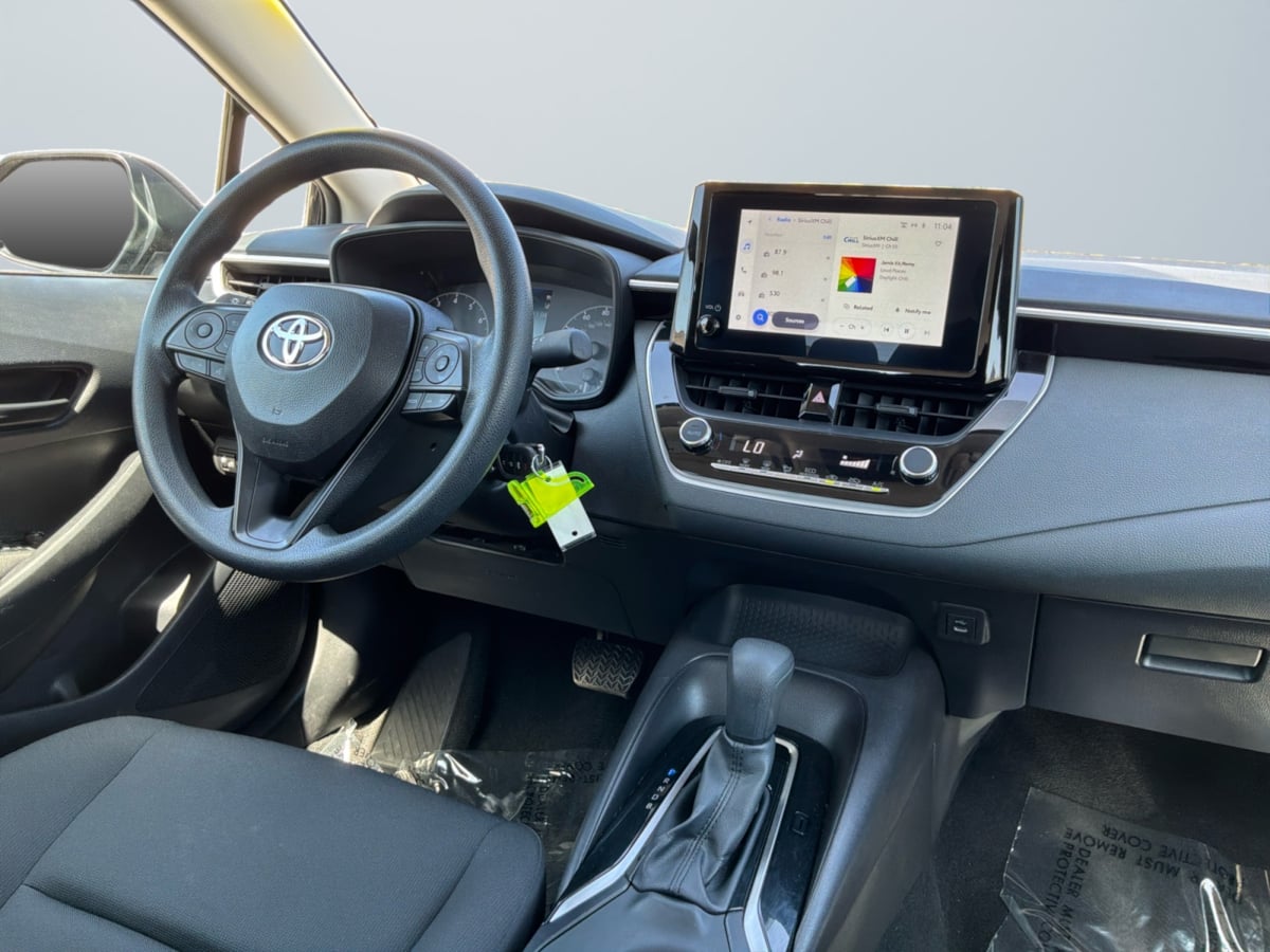 2025 Toyota Corolla LE - Photo 13