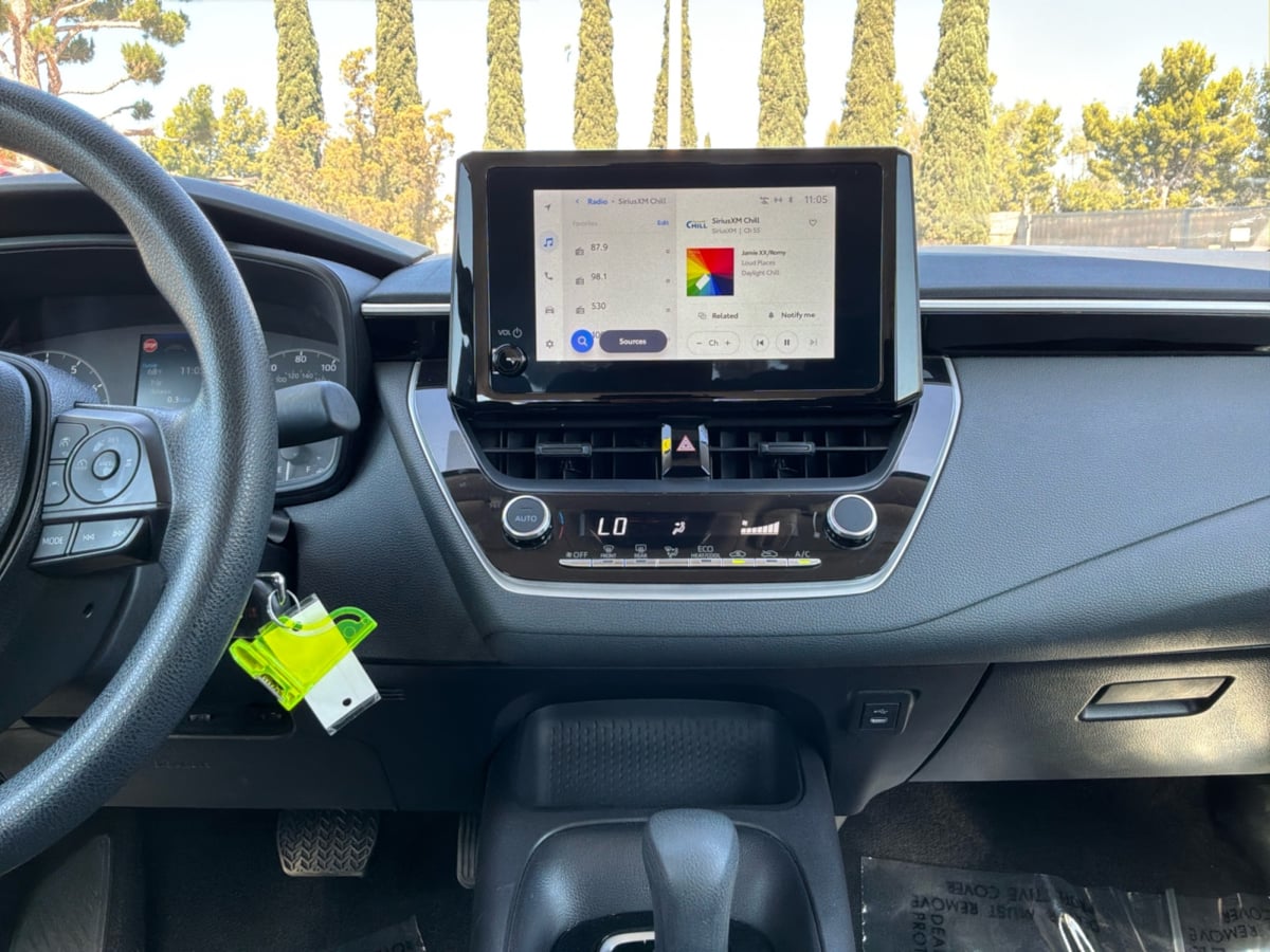 2025 Toyota Corolla LE - Photo 14