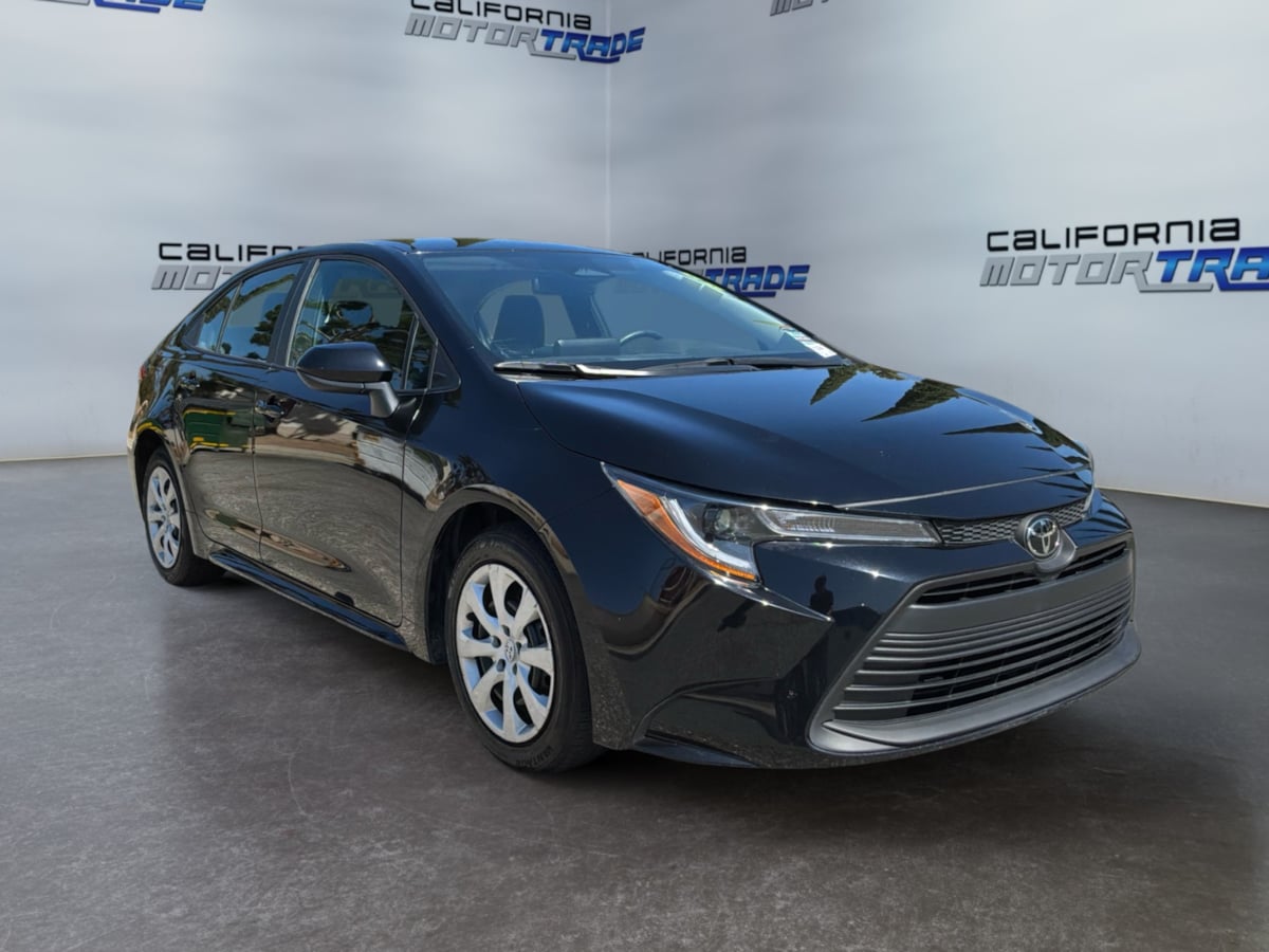 2025 Toyota Corolla LE - Photo 3