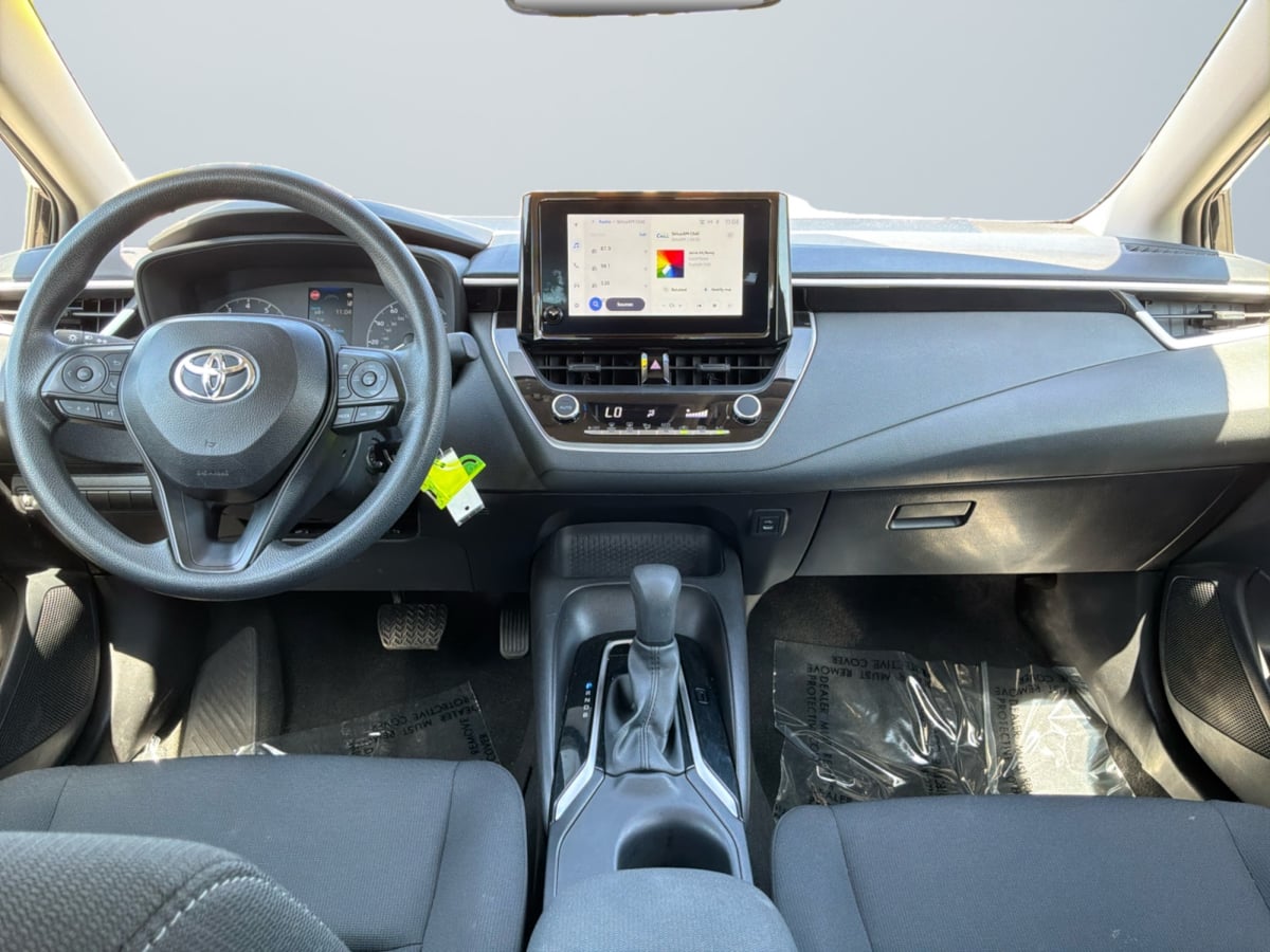 2025 Toyota Corolla LE - Photo 9