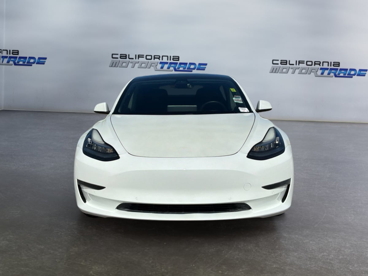 Tesla Model 3 photo 2