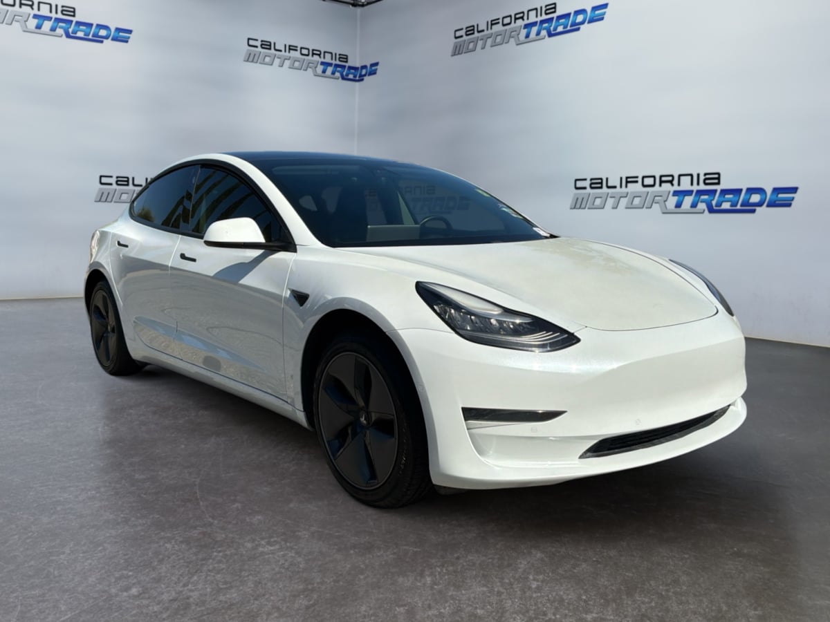 Tesla Model 3 photo 3