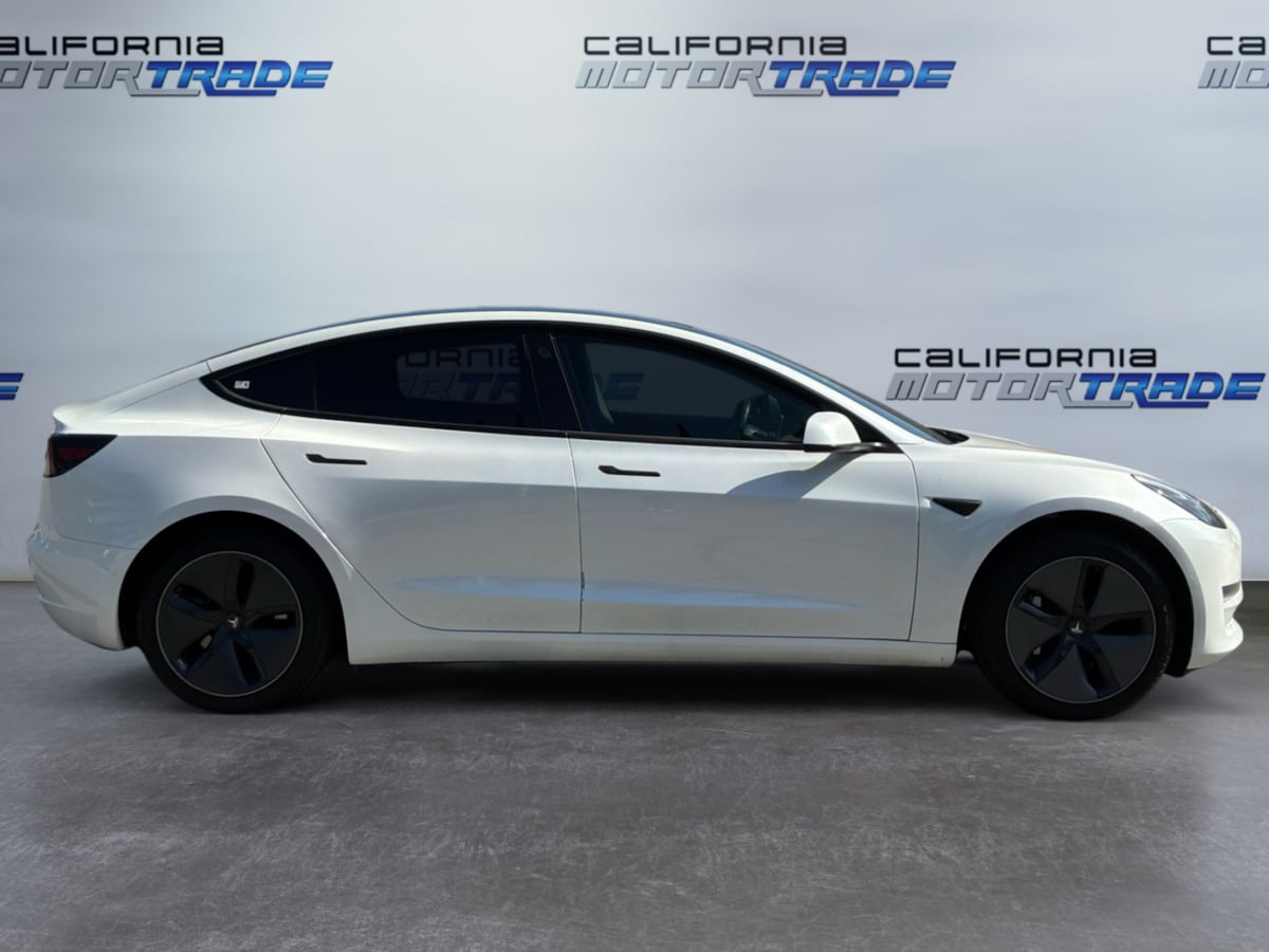 Tesla Model 3 photo 4