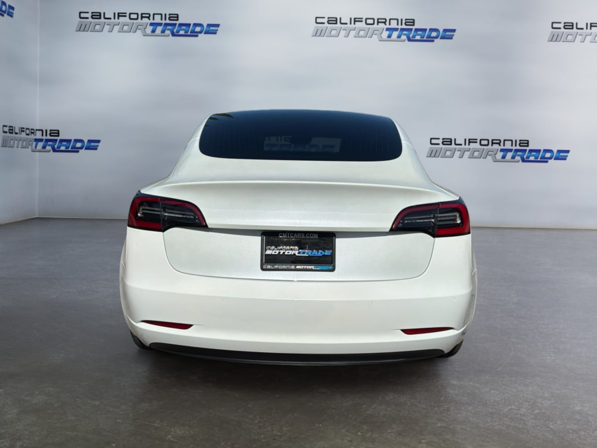 Tesla Model 3 photo 6