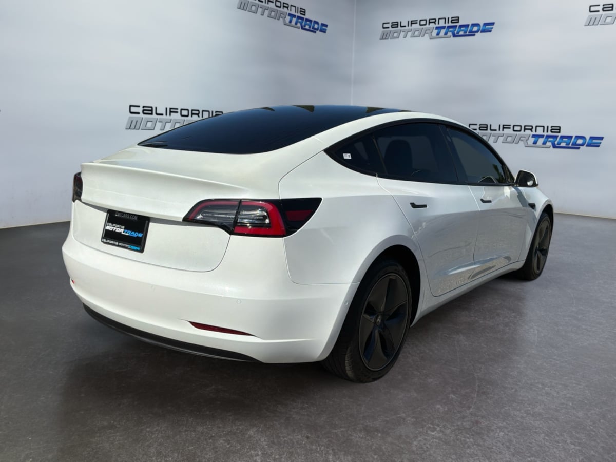 Tesla Model 3 photo 5