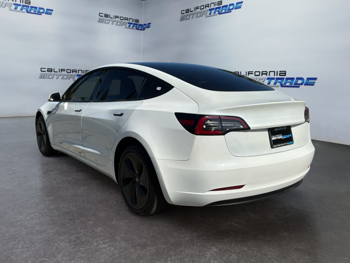 Tesla Model 3 photo 7