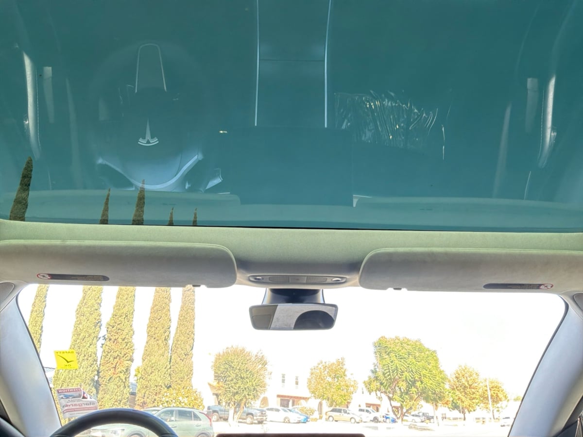 Tesla Model 3 photo 16