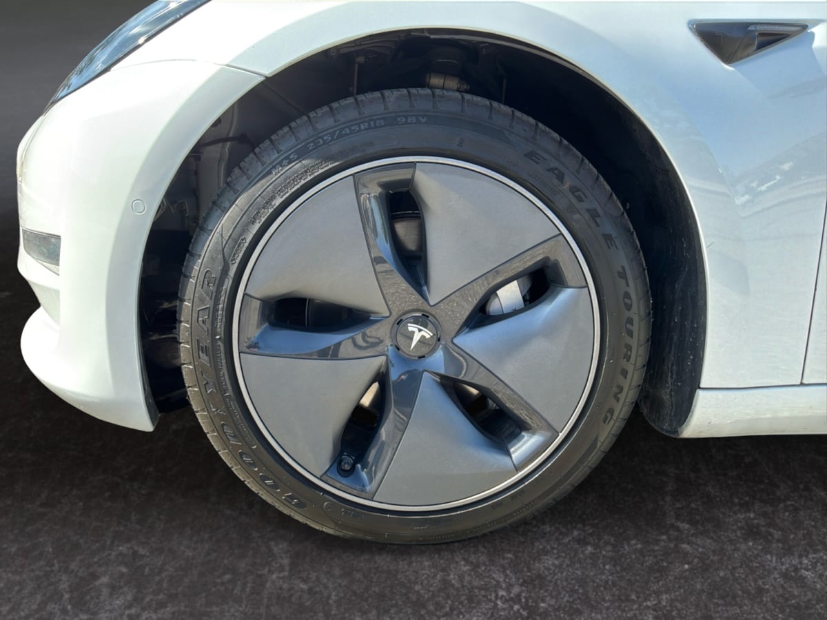 Tesla Model 3 photo 9