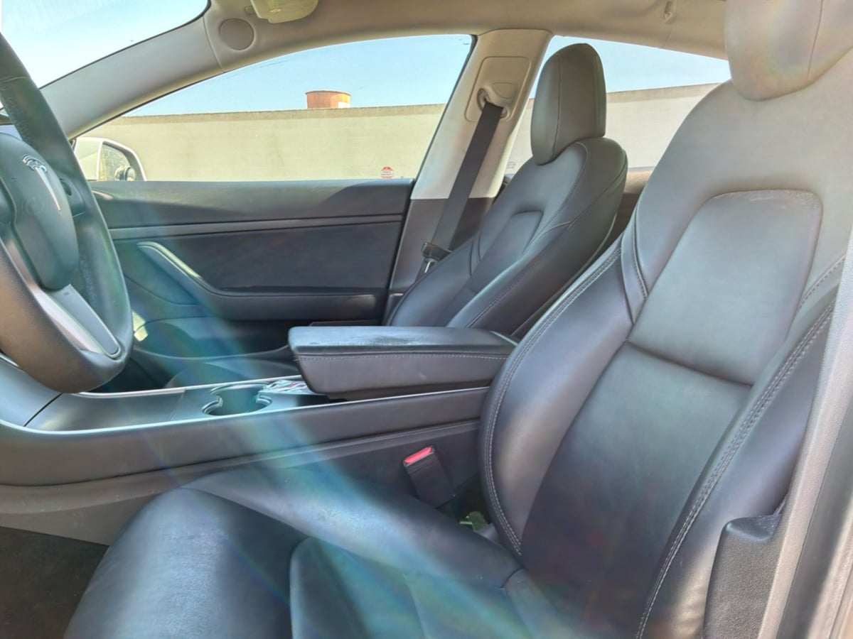 Tesla Model 3 photo 18