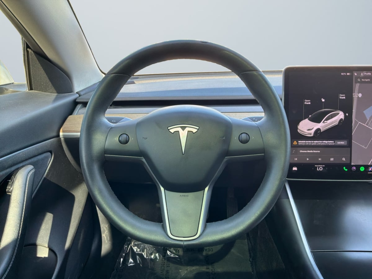 Tesla Model 3 photo 11