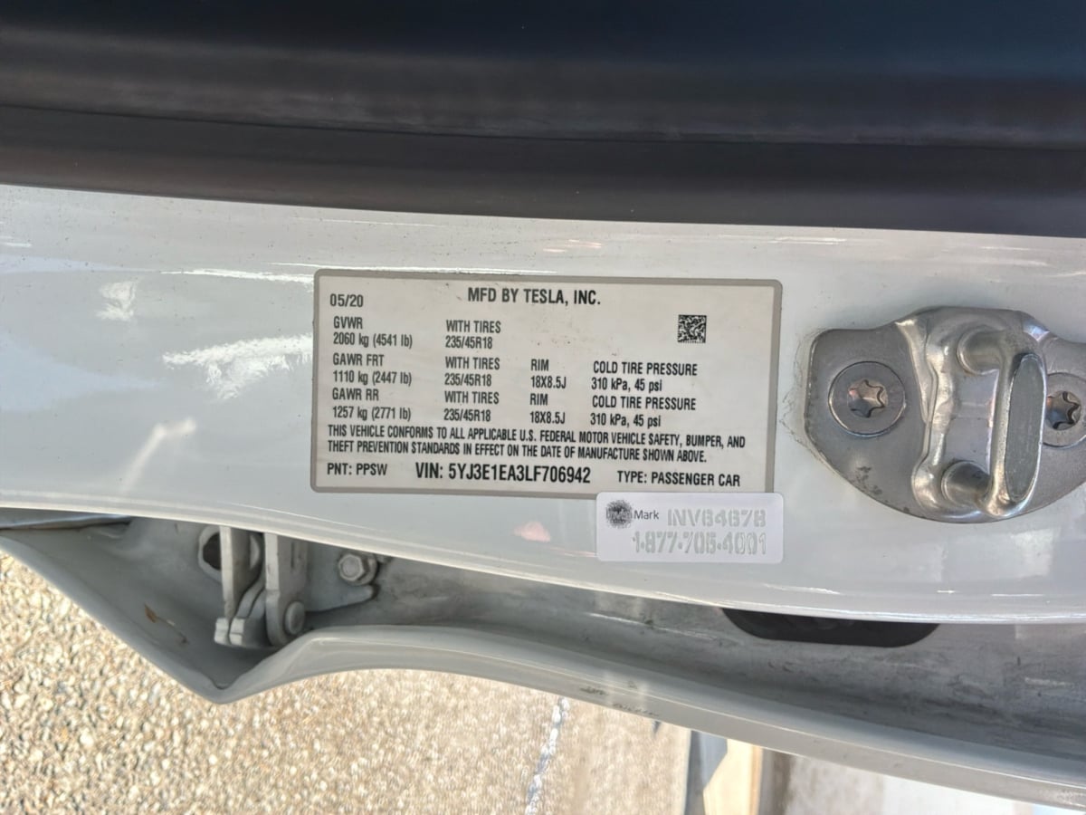 Tesla Model 3 photo 22