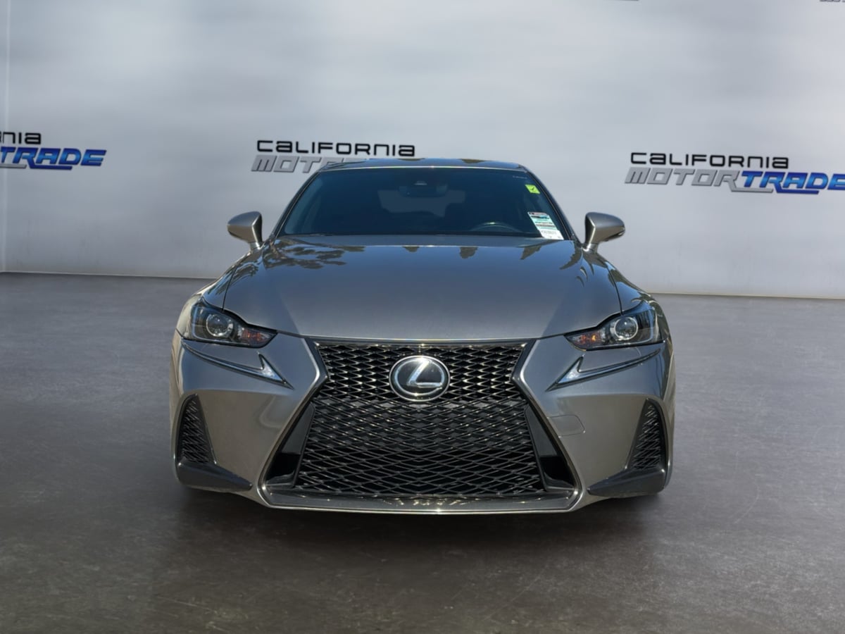 Lexus IS photo 2
