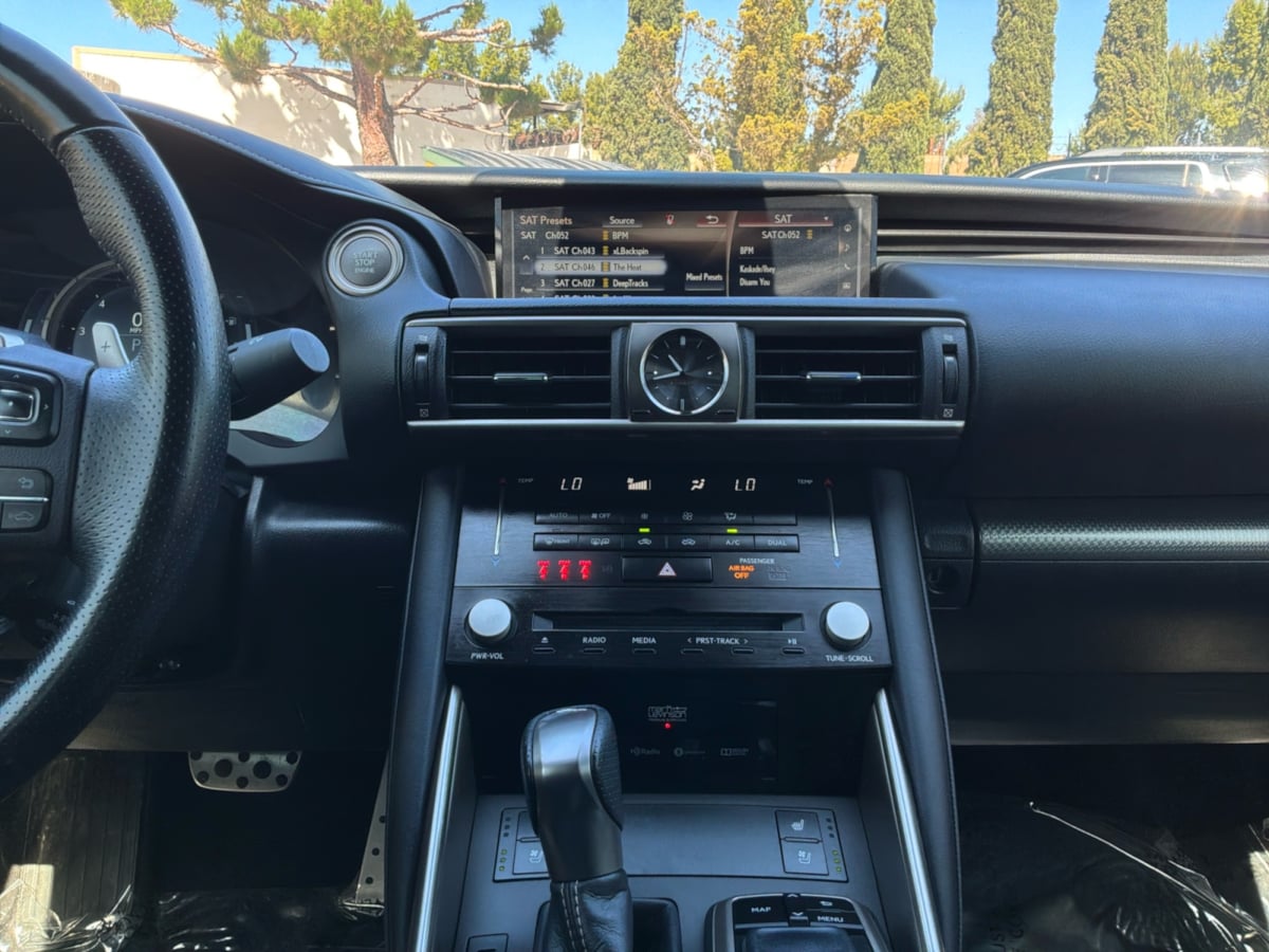 Lexus IS photo 15