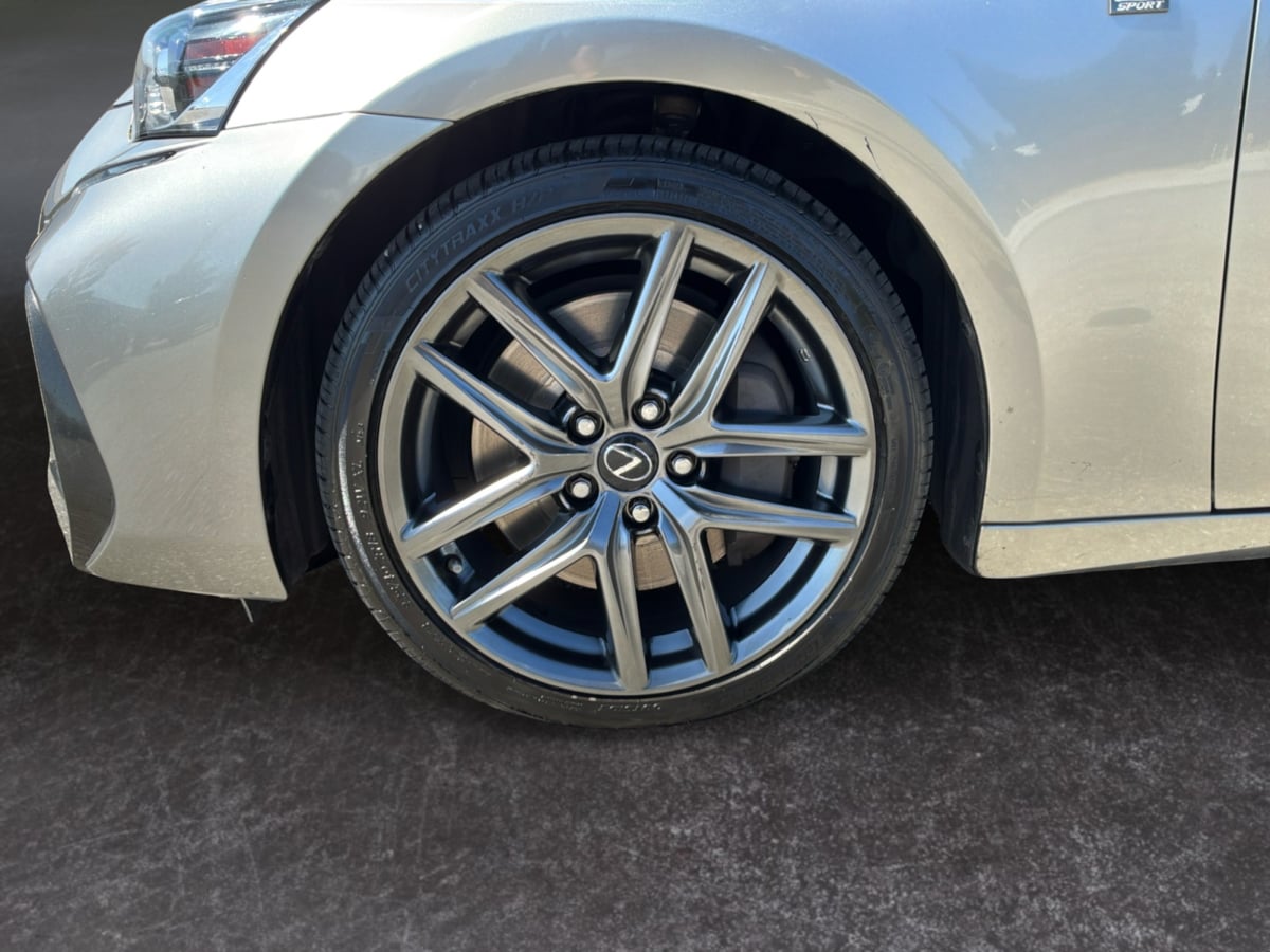 Lexus IS photo 9