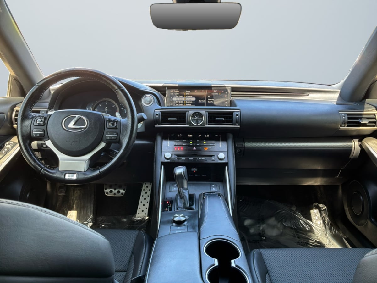 Lexus IS photo 10
