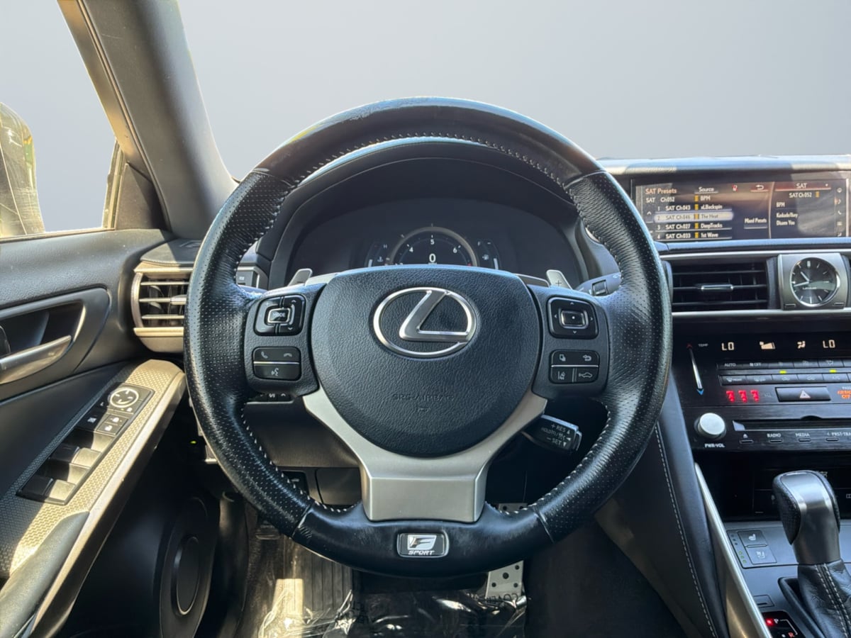 Lexus IS photo 11