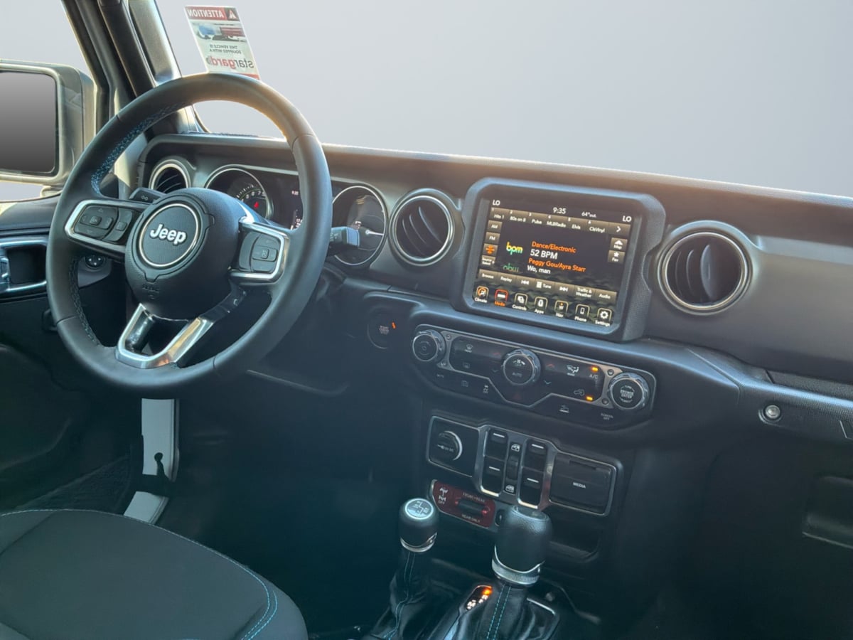 Jeep Wrangler photo 14